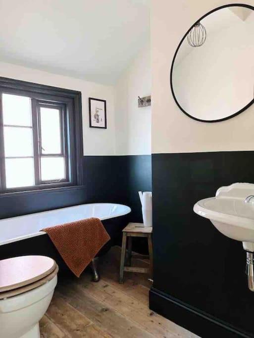 Luxury City Centre Townhouse - Sleeps 6 Chester Bagian luar foto