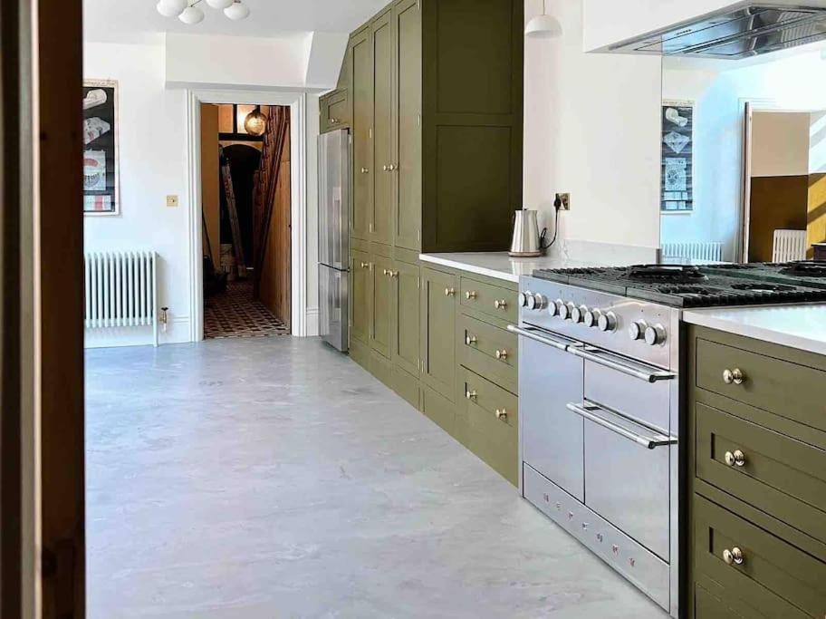 Luxury City Centre Townhouse - Sleeps 6 Chester Bagian luar foto