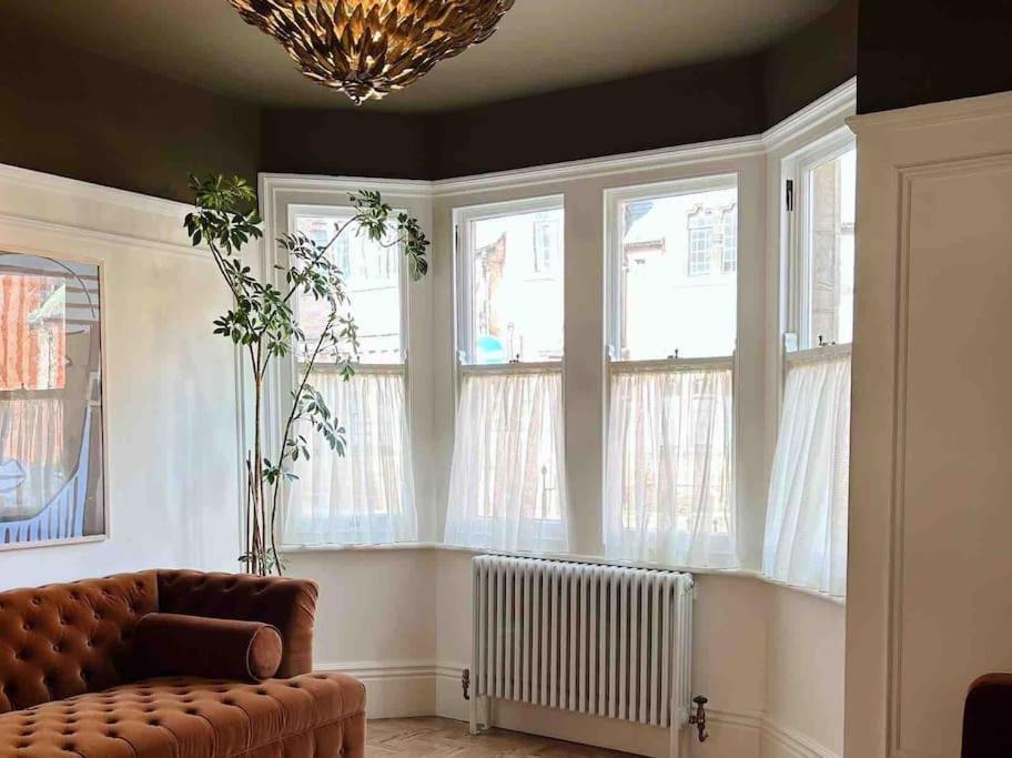Luxury City Centre Townhouse - Sleeps 6 Chester Bagian luar foto