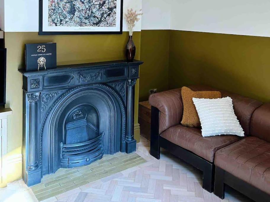 Luxury City Centre Townhouse - Sleeps 6 Chester Bagian luar foto