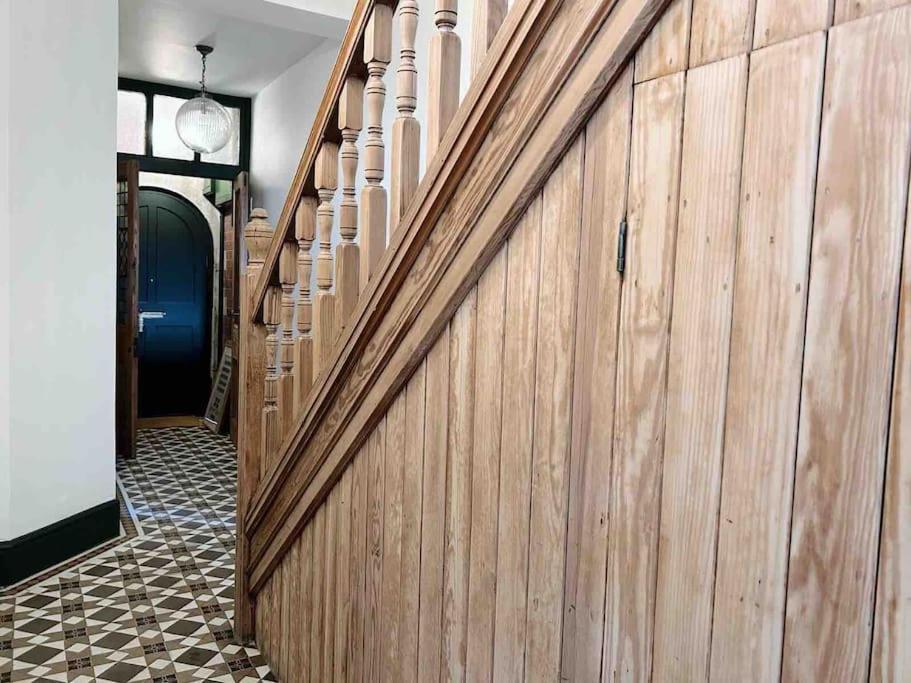 Luxury City Centre Townhouse - Sleeps 6 Chester Bagian luar foto
