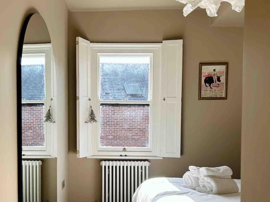 Luxury City Centre Townhouse - Sleeps 6 Chester Bagian luar foto