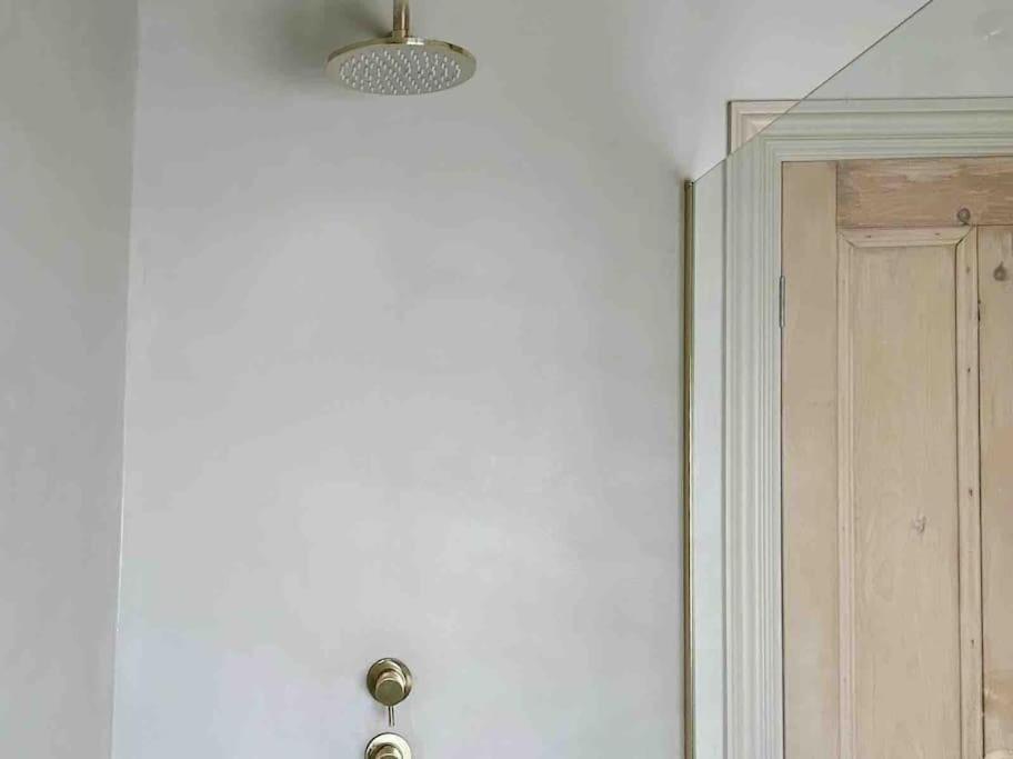Luxury City Centre Townhouse - Sleeps 6 Chester Bagian luar foto