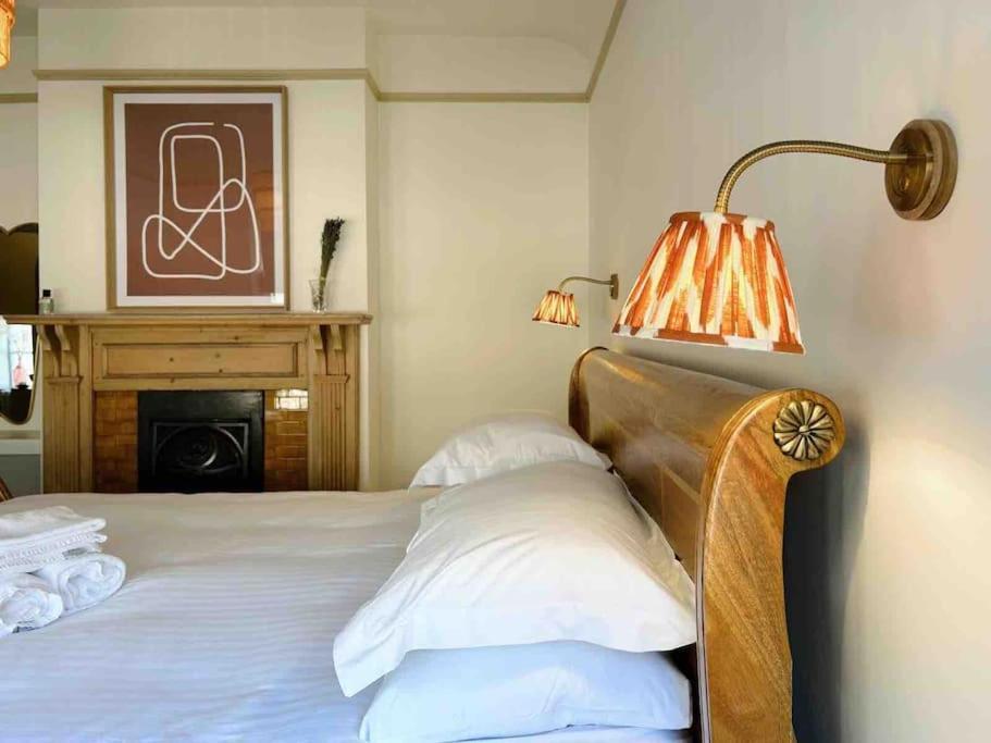 Luxury City Centre Townhouse - Sleeps 6 Chester Bagian luar foto