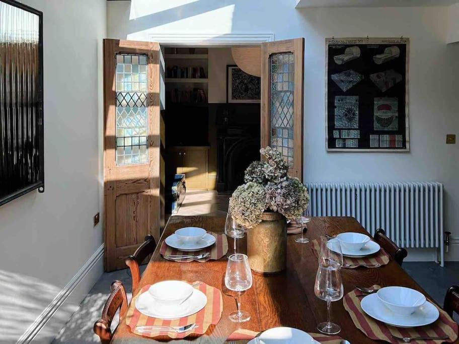 Luxury City Centre Townhouse - Sleeps 6 Chester Bagian luar foto