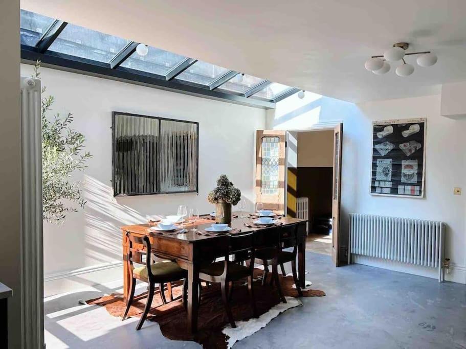 Luxury City Centre Townhouse - Sleeps 6 Chester Bagian luar foto