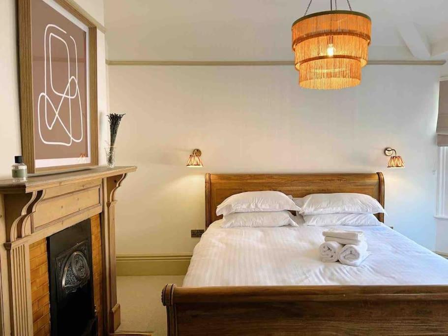 Luxury City Centre Townhouse - Sleeps 6 Chester Bagian luar foto