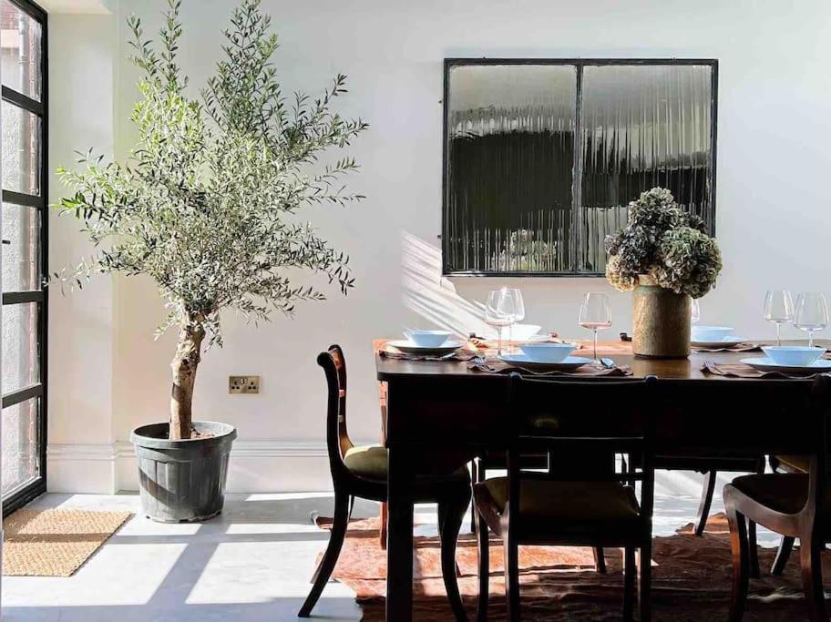 Luxury City Centre Townhouse - Sleeps 6 Chester Bagian luar foto